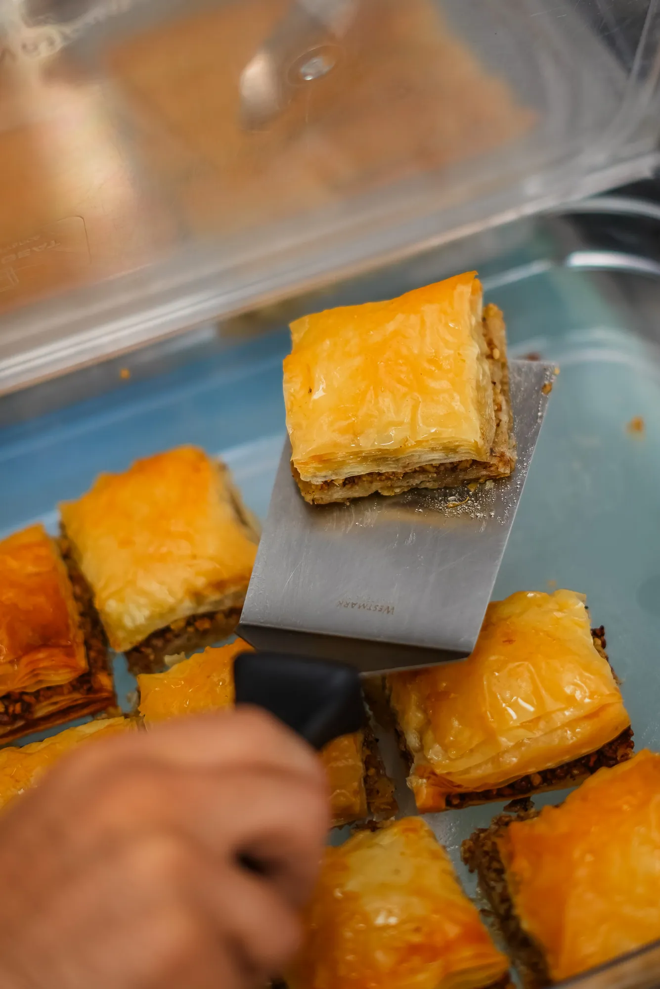 Baklavas découpés au comptoir